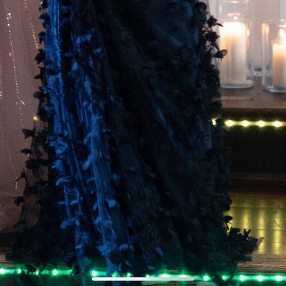 Tahari gown - Picture 8 of 9